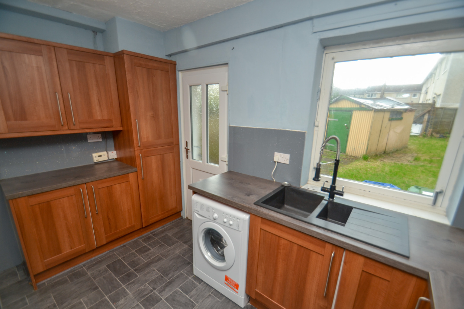 3 bed terraced house for sale in Bank Road  - Property Image 9