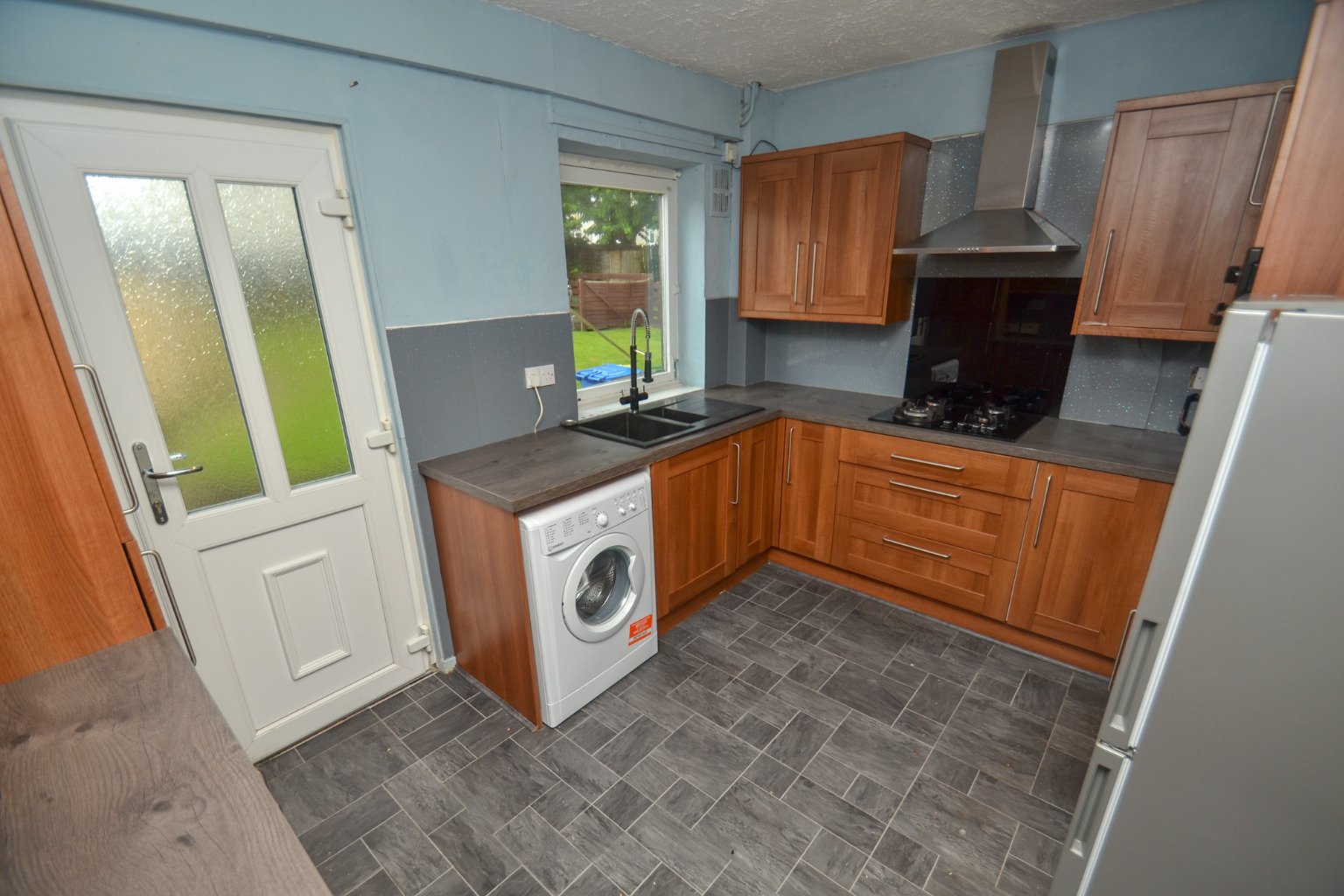 3 bed terraced house for sale in Bank Road  - Property Image 6