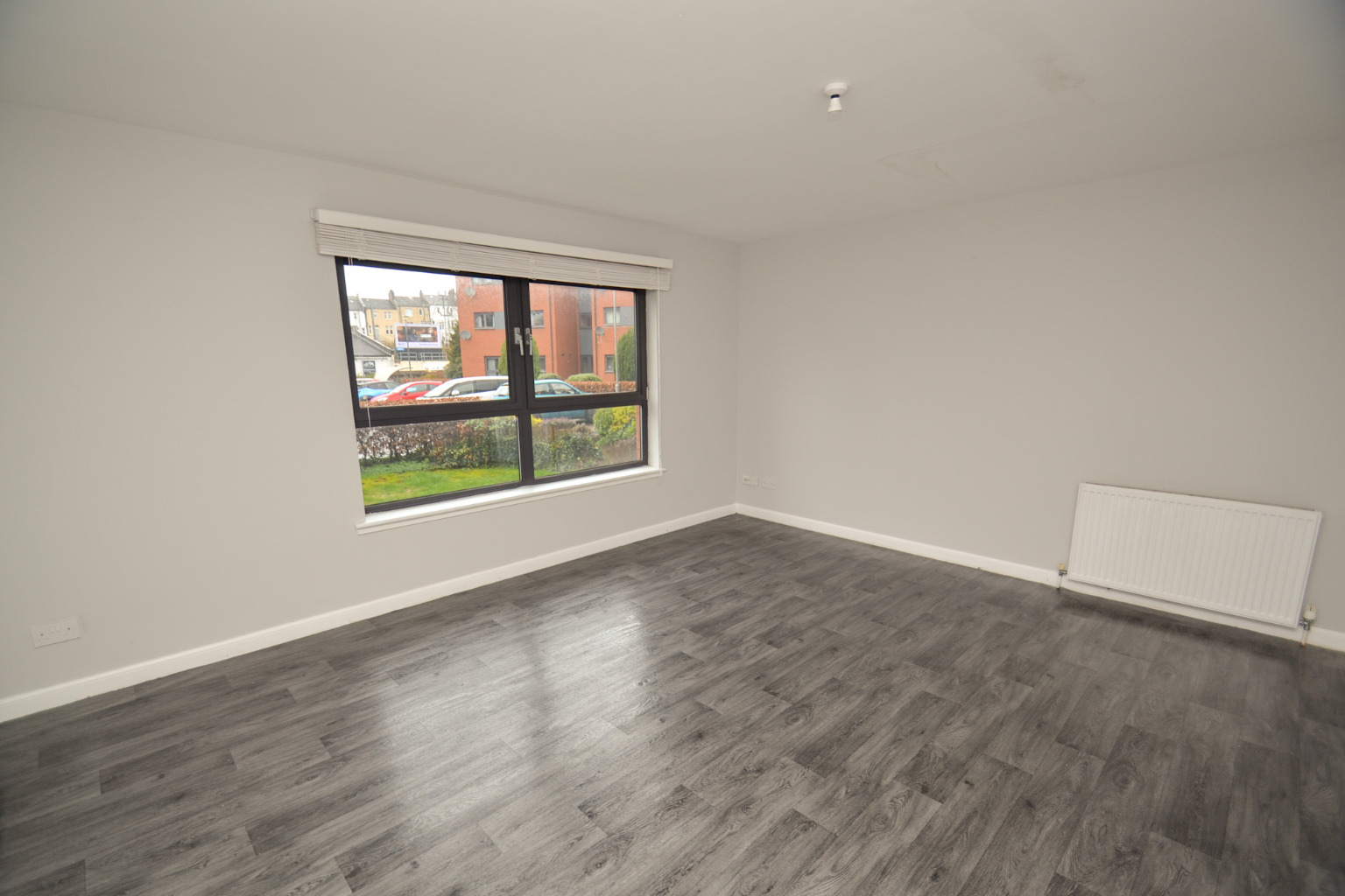 2 bed flat for sale in Clarkston Road, Glasgow  - Property Image 3