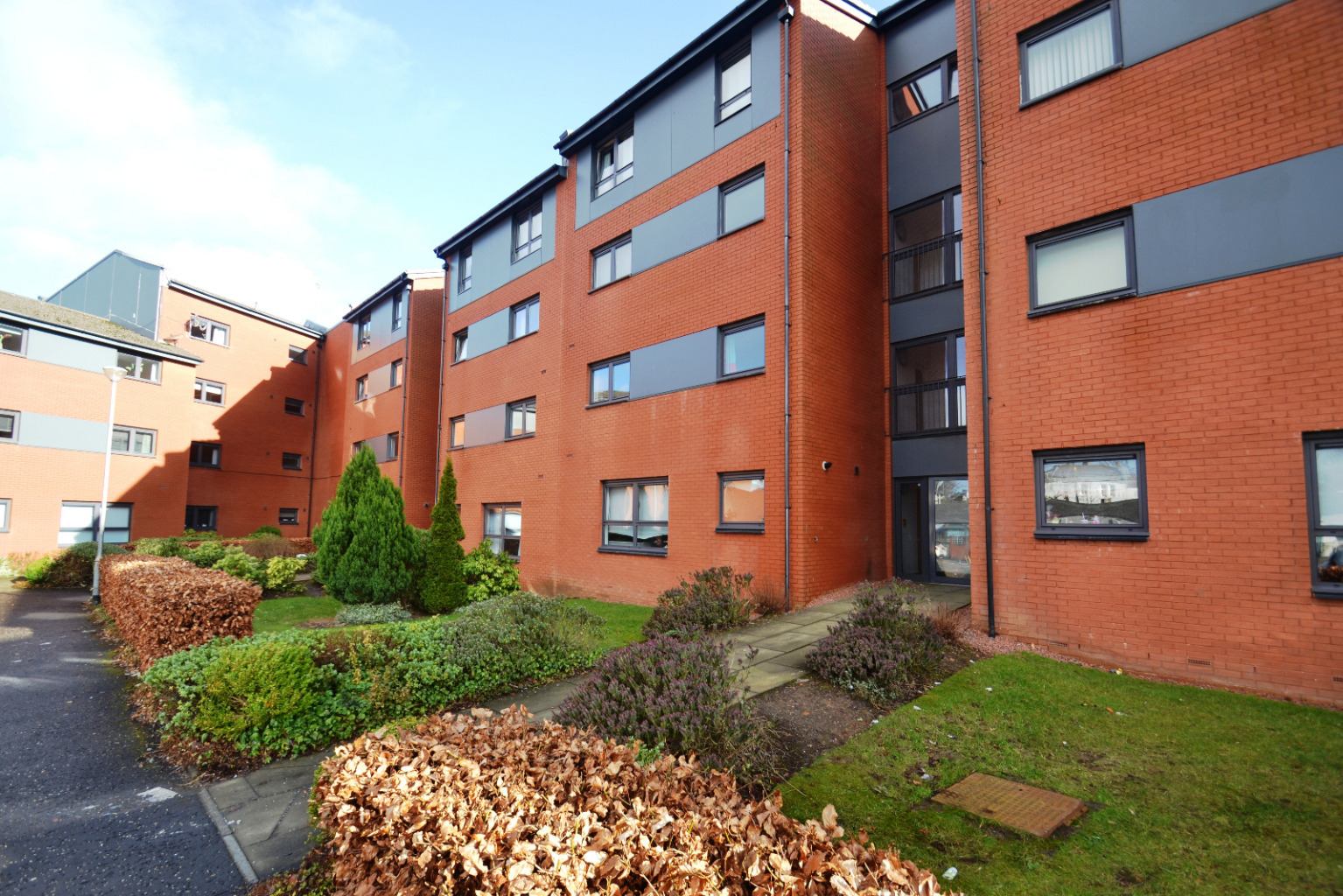 2 bed flat for sale in Clarkston Road, Glasgow - Property Image 1