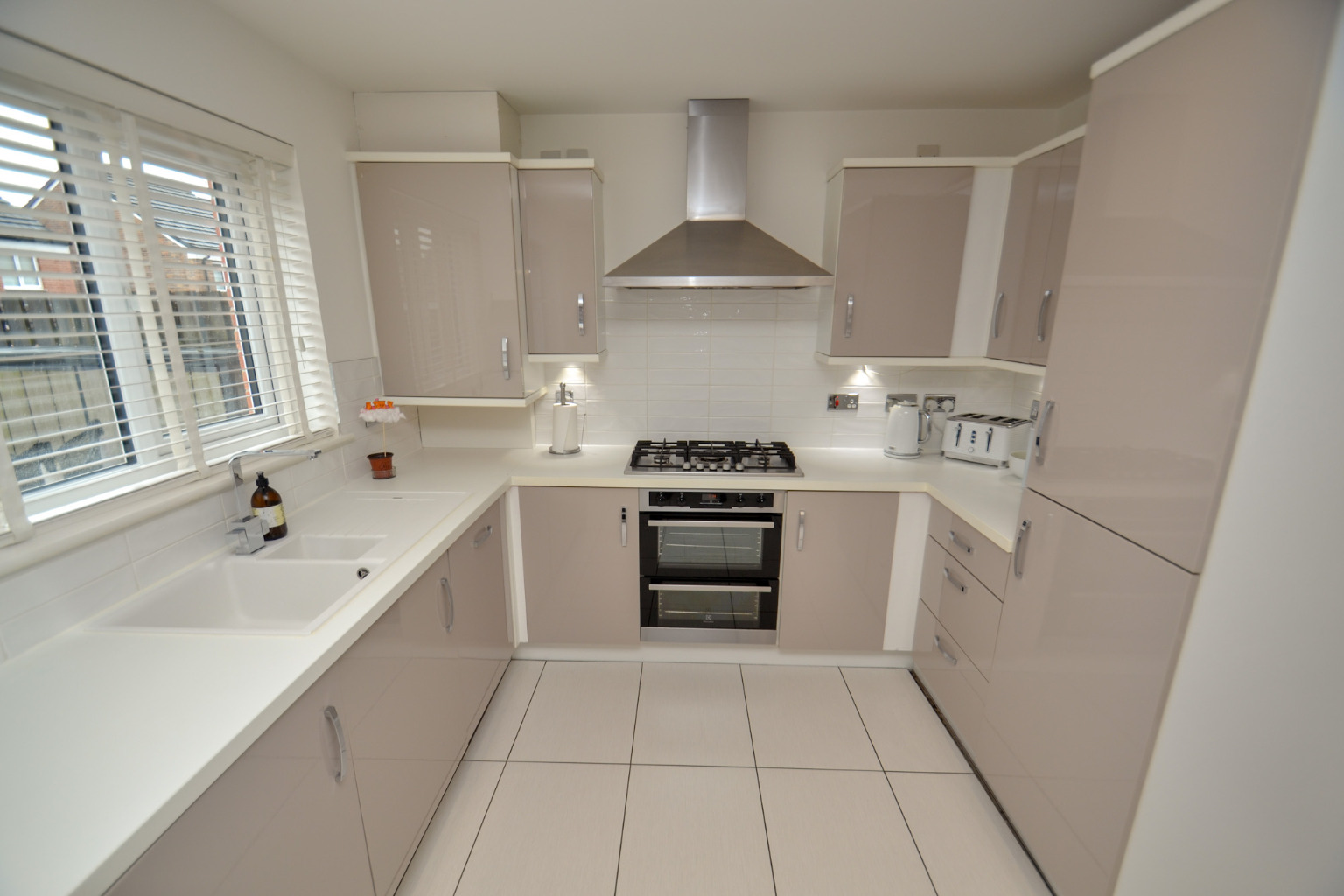 3 bed end of terrace house for sale in Glenmill Way, Glasgow  - Property Image 6