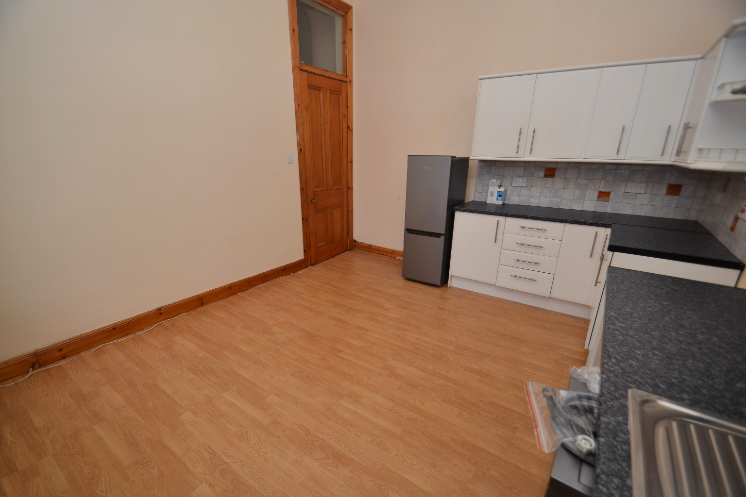 1 bed flat for sale in Albert Drive  - Property Image 4