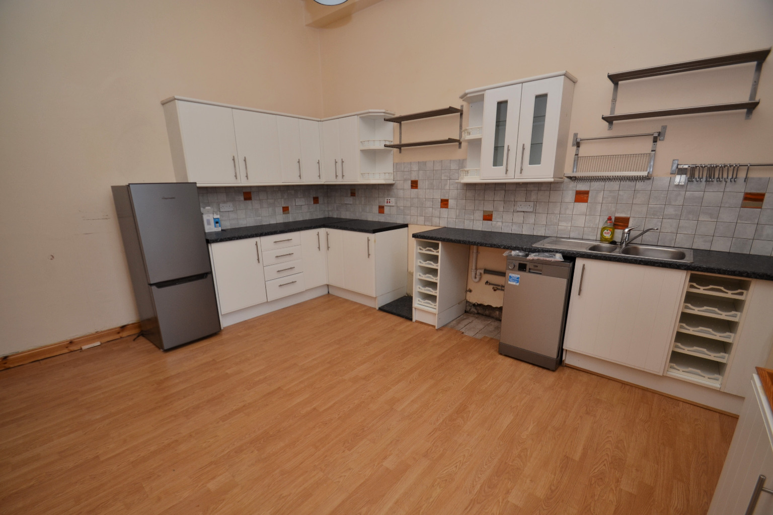 1 bed flat for sale in Albert Drive  - Property Image 3