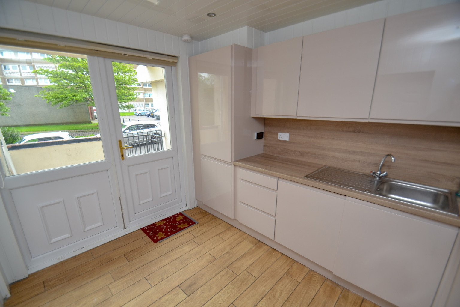 3 bed flat to rent in Hillpark Drive, Glasgow - Property Image 1