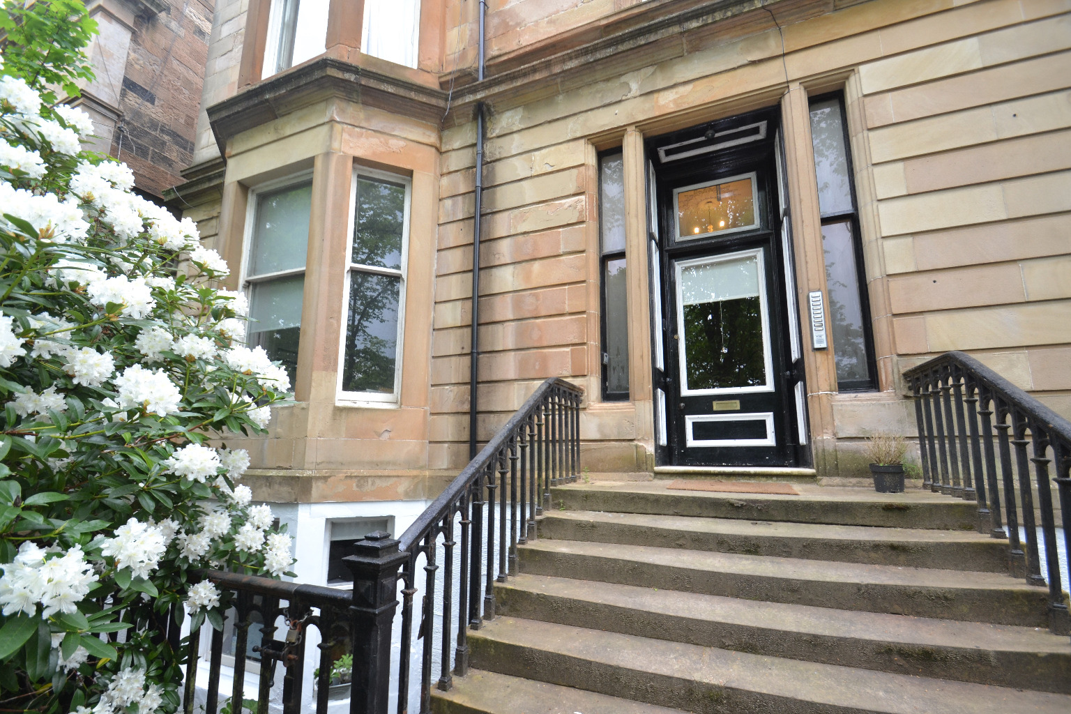 1 bed studio flat for sale in Crown Gardens, Glasgow  - Property Image 1