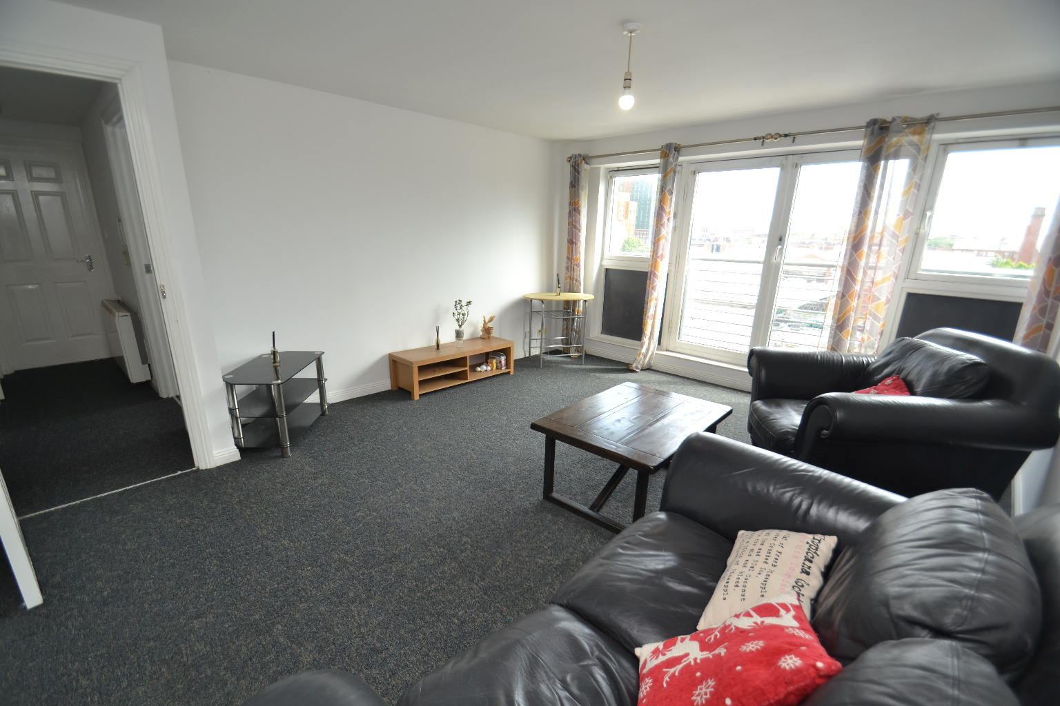 2 bed flat for sale in Wallace Street  - Property Image 3