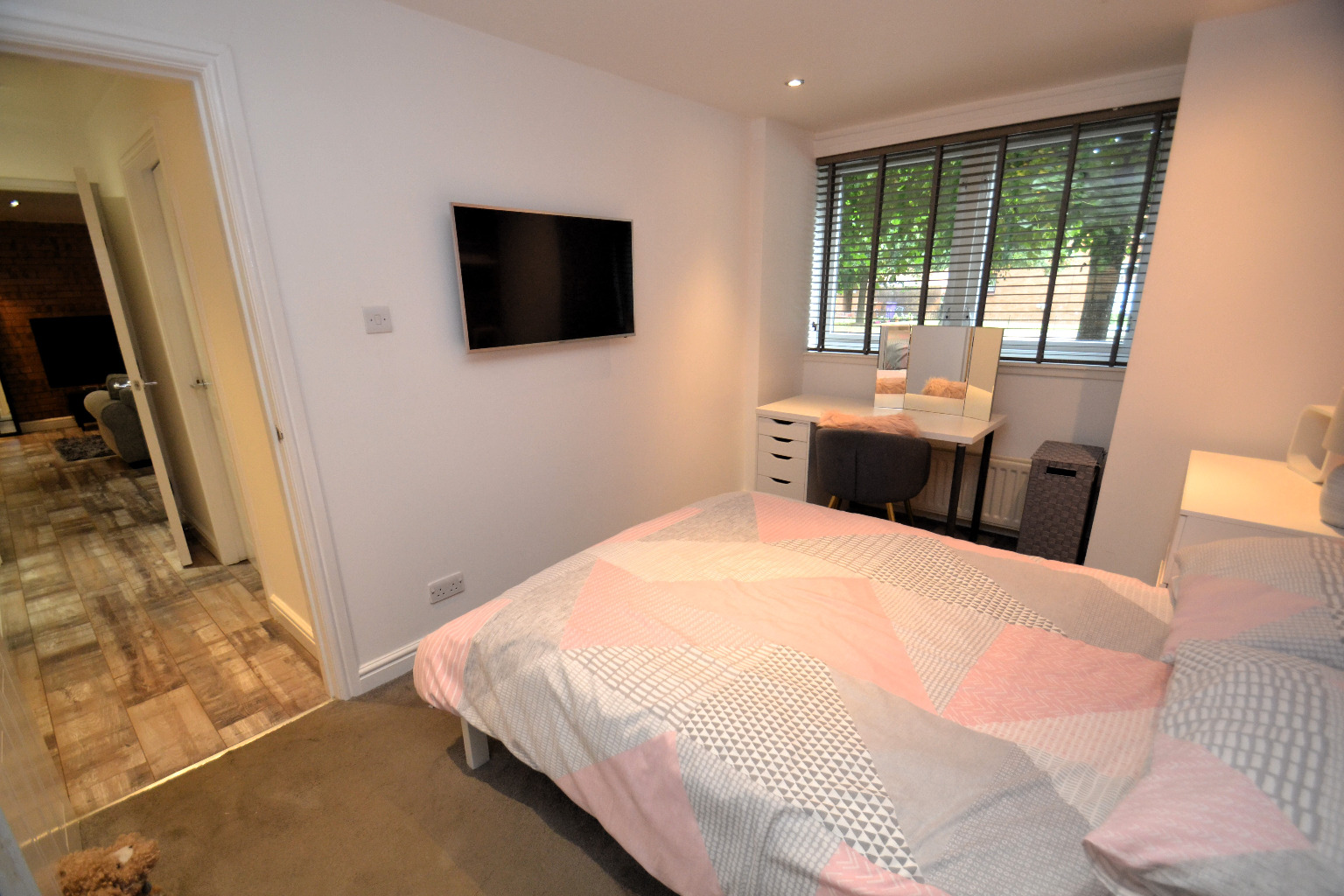 1 bed flat for sale in Middlesex Gardens  - Property Image 14