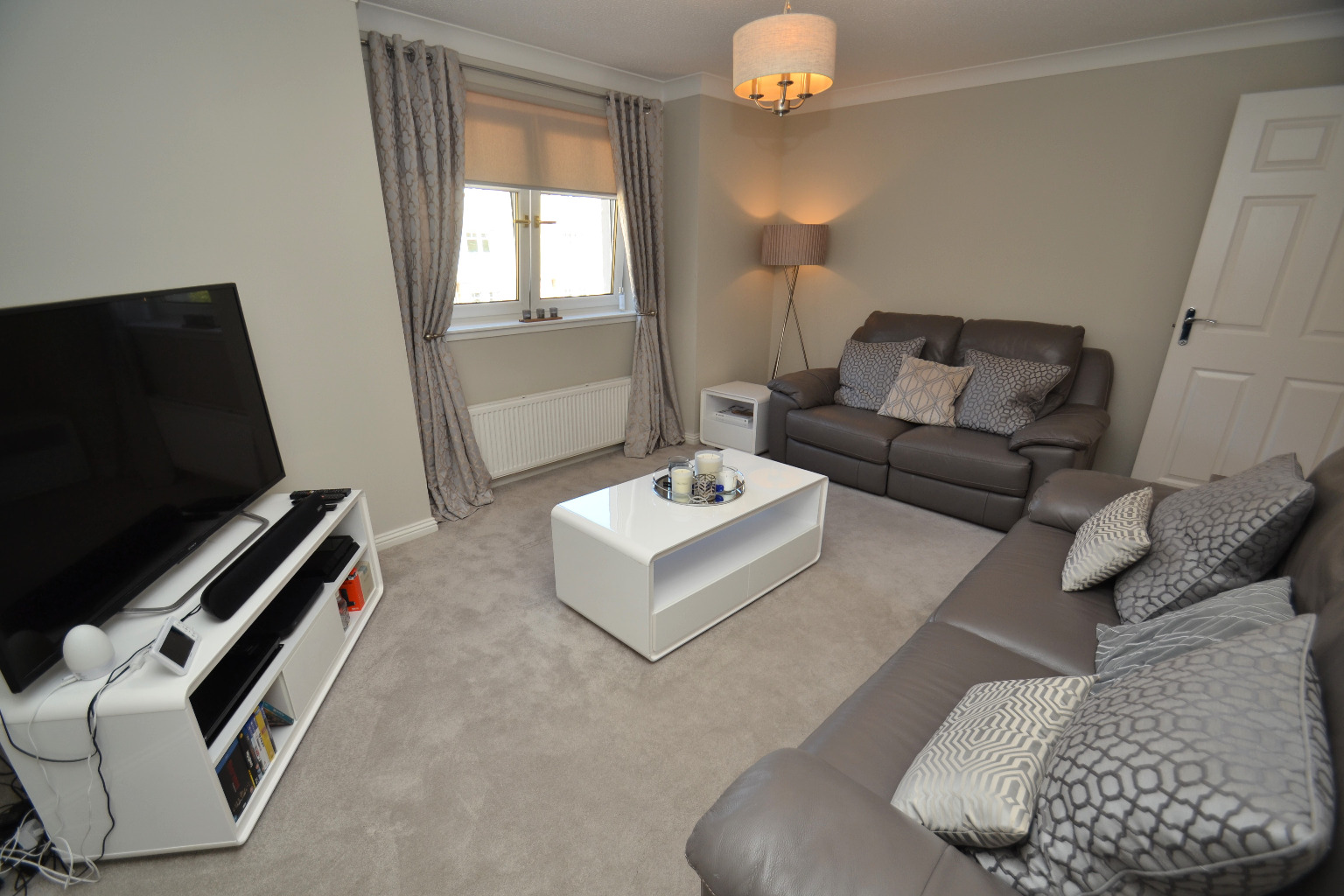 2 bed flat for sale in Castlebrae Gardens  - Property Image 3