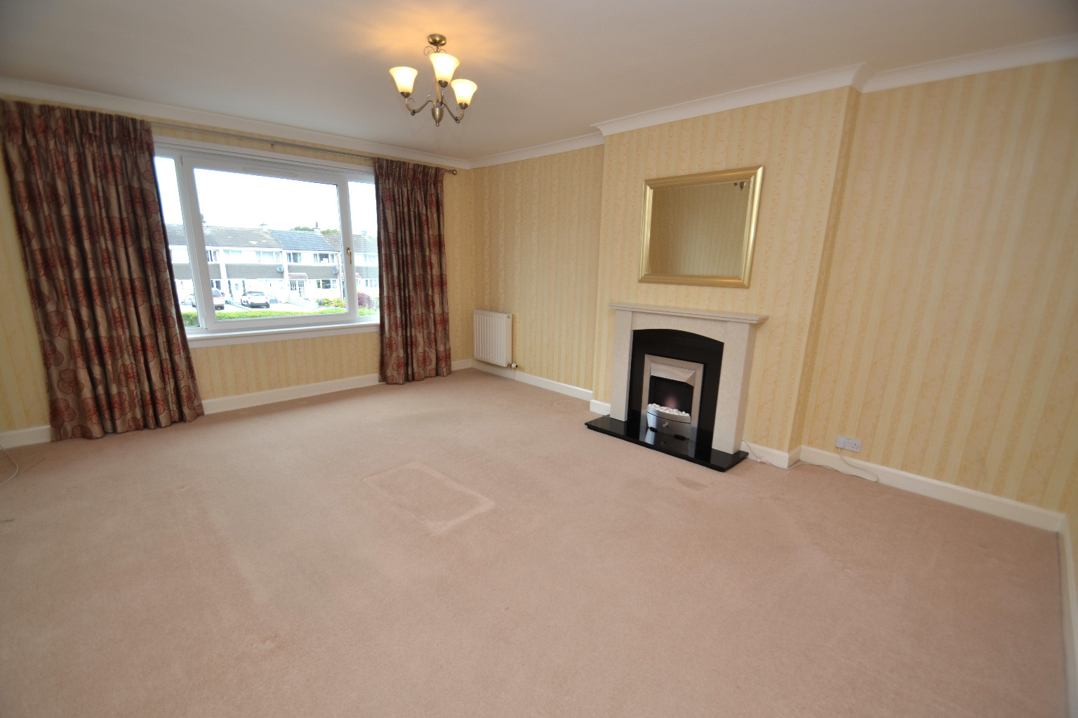 2 bed flat for sale in Glasgow Road, East Renfrewshire  - Property Image 2