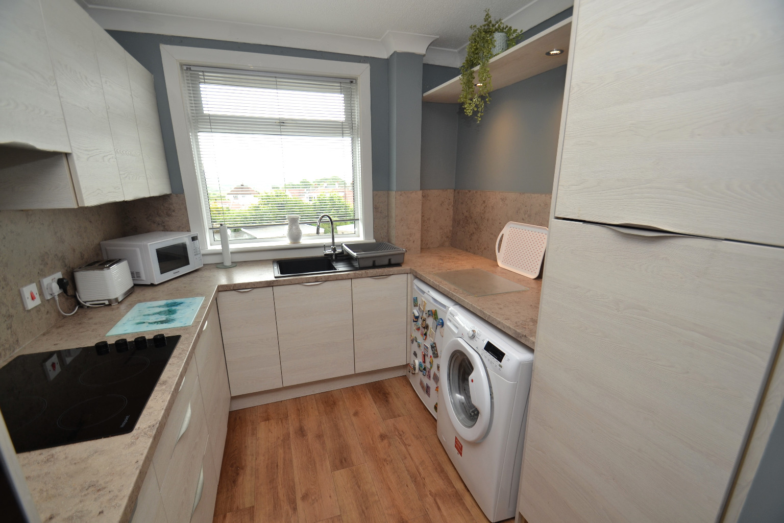 2 bed flat for sale in Glasgow Road, East Renfrewshire  - Property Image 6