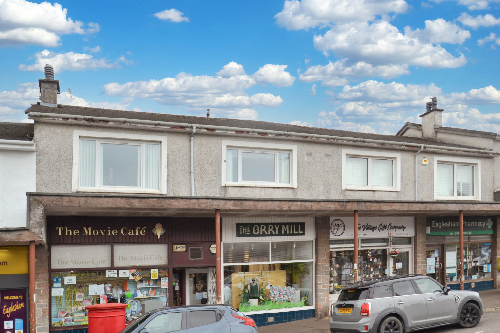 2 bed flat for sale in Glasgow Road, East Renfrewshire  - Property Image 1