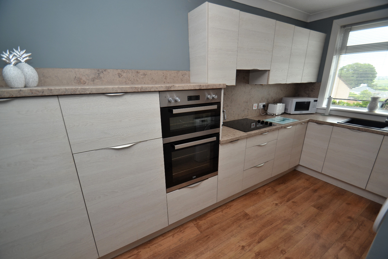 2 bed flat for sale in Glasgow Road, East Renfrewshire  - Property Image 3