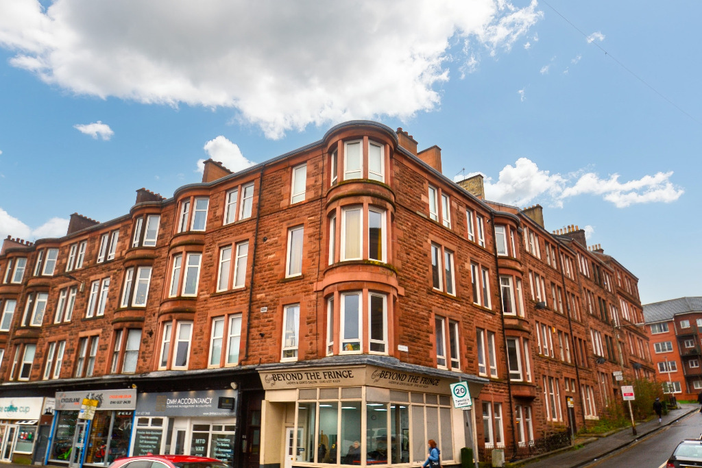 1 bed flat to rent in Clarkston Road, Glasgow - Property Image 1