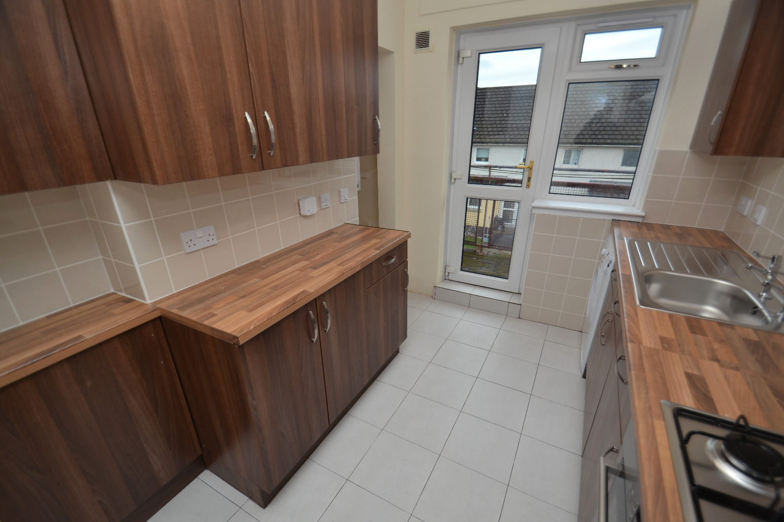 3 bed flat for sale in Cavin Drive, Glasgow  - Property Image 4