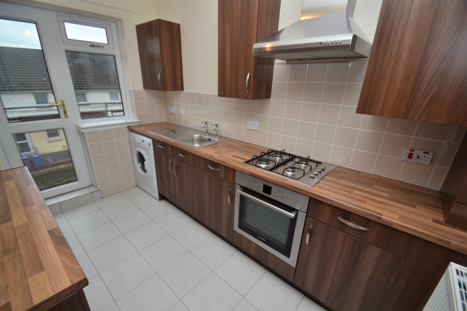 3 bed flat for sale in Cavin Drive, Glasgow  - Property Image 3