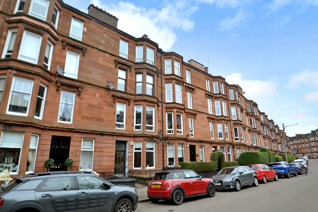 2 bed flat for sale in Waverley Gardens, Glasgow  - Property Image 1