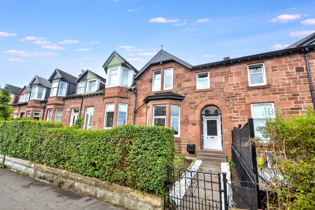 3 bed terraced house for sale in Ravenswood Drive, Glasgow  - Property Image 1