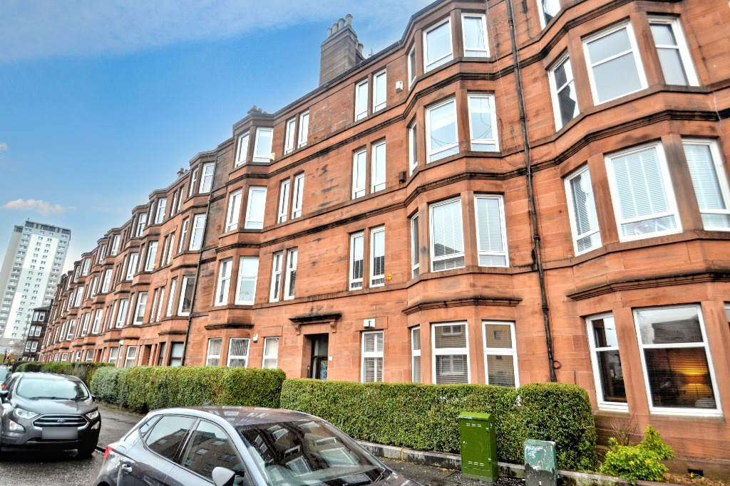 2 bed flat for sale in Kings Park Road, Glasgow  - Property Image 1