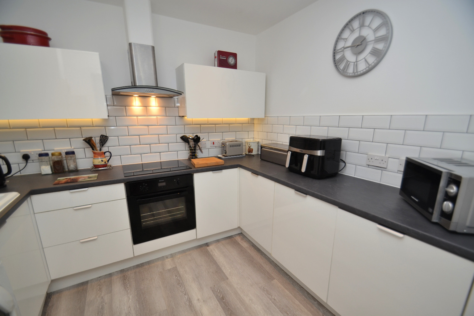 2 bed flat for sale in Kings Park Road, Glasgow  - Property Image 9