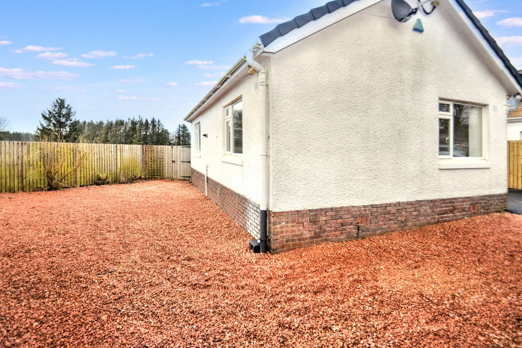 3 bed bungalow to rent in East Renfrewshire Golf Club, Newton Mearns  - Property Image 14