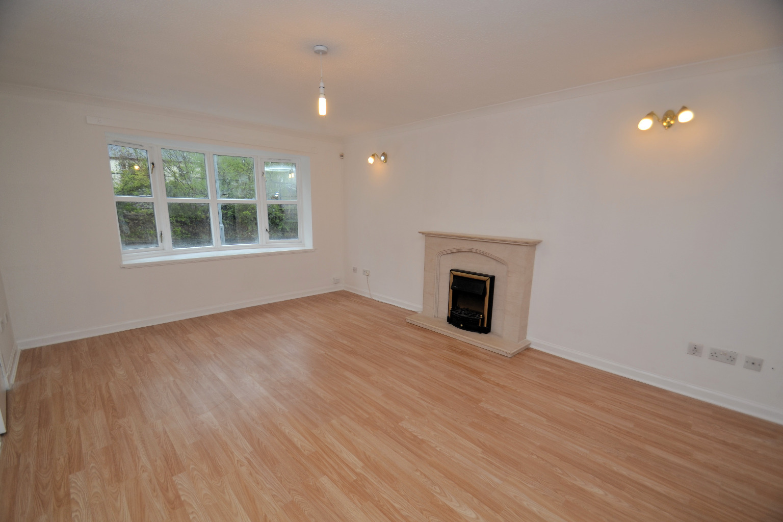 3 bed detached house for sale in Springkell Gardens, Glasgow  - Property Image 2