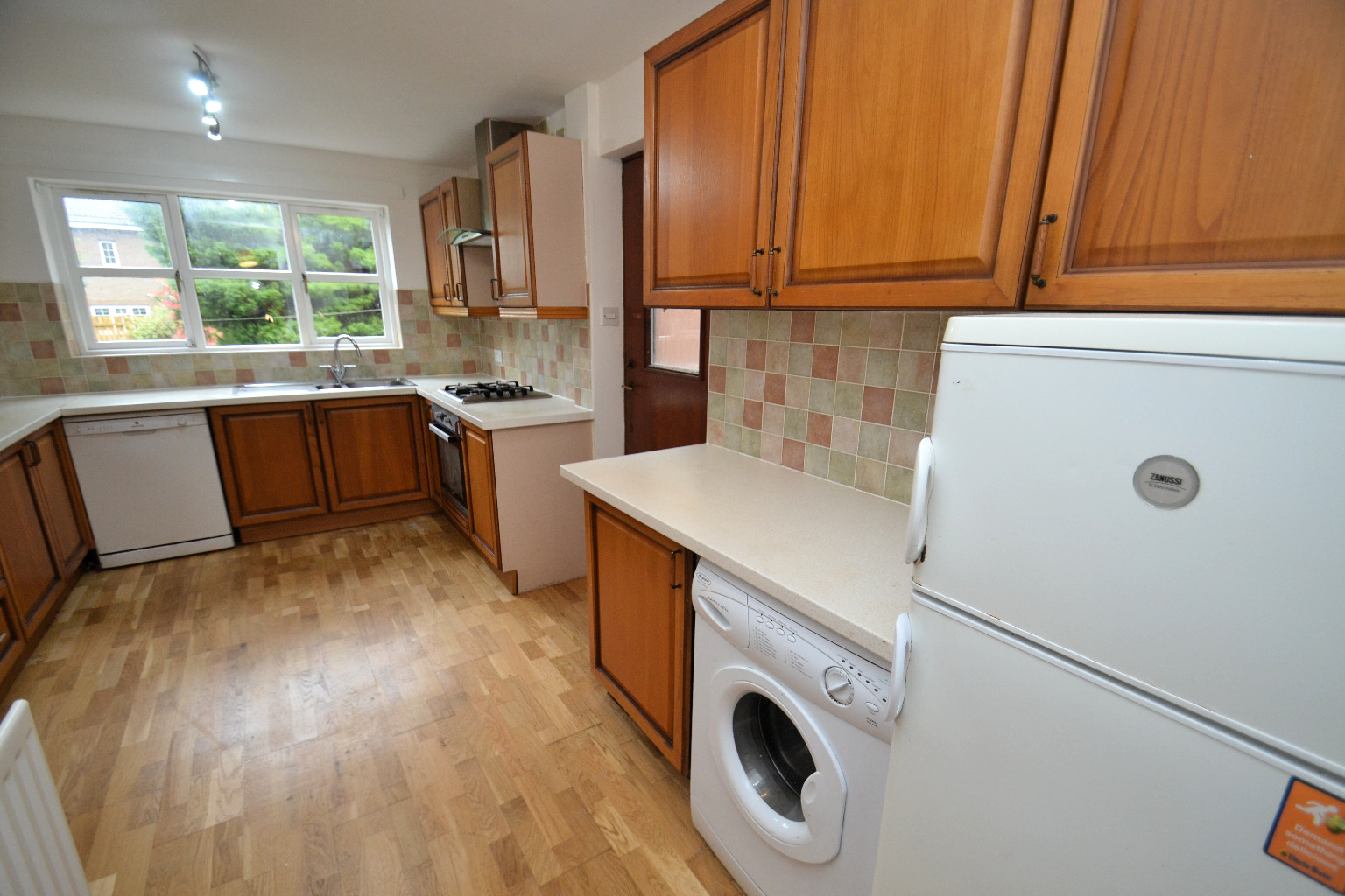 3 bed detached house for sale in Springkell Gardens, Glasgow  - Property Image 8