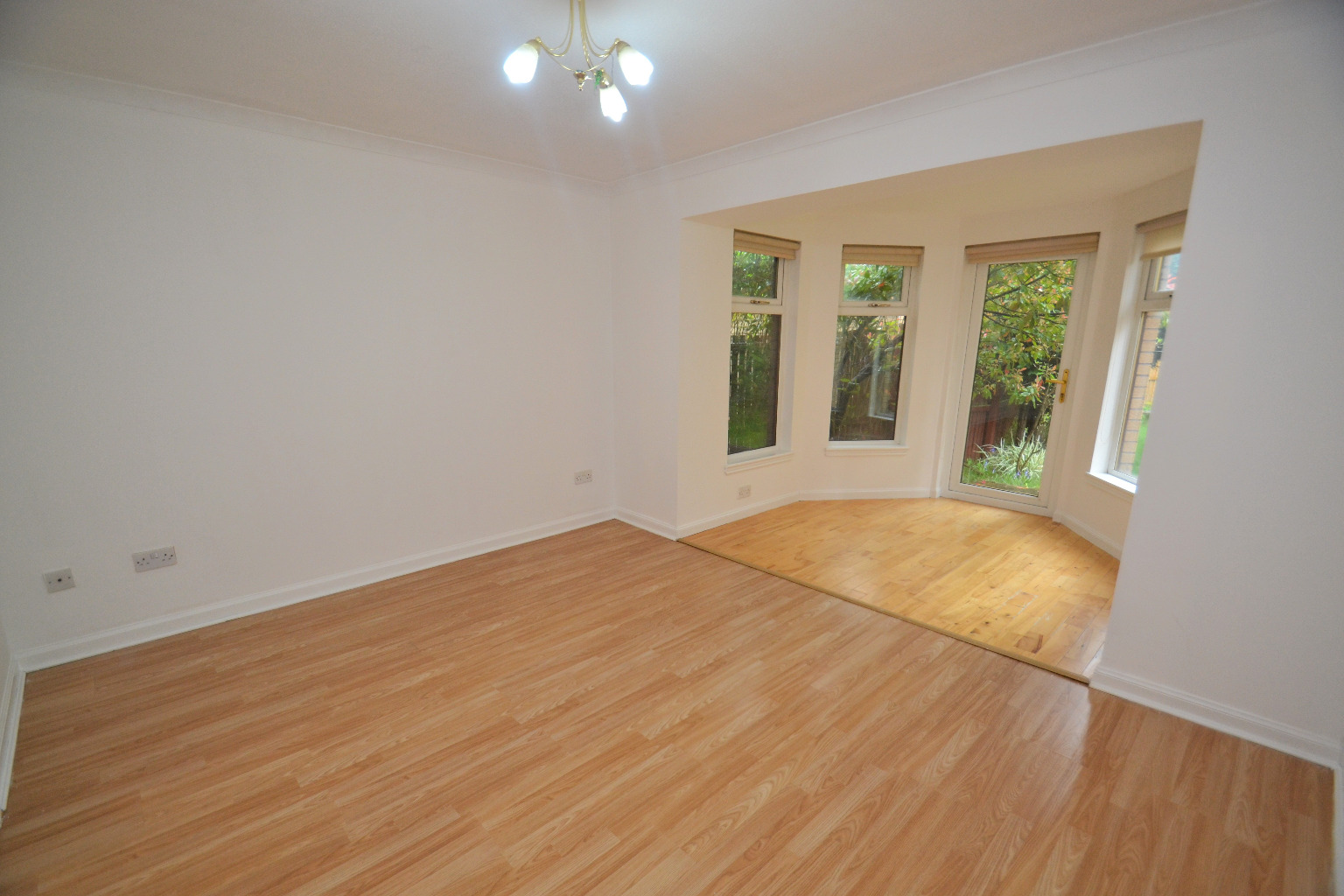 3 bed detached house for sale in Springkell Gardens, Glasgow  - Property Image 4