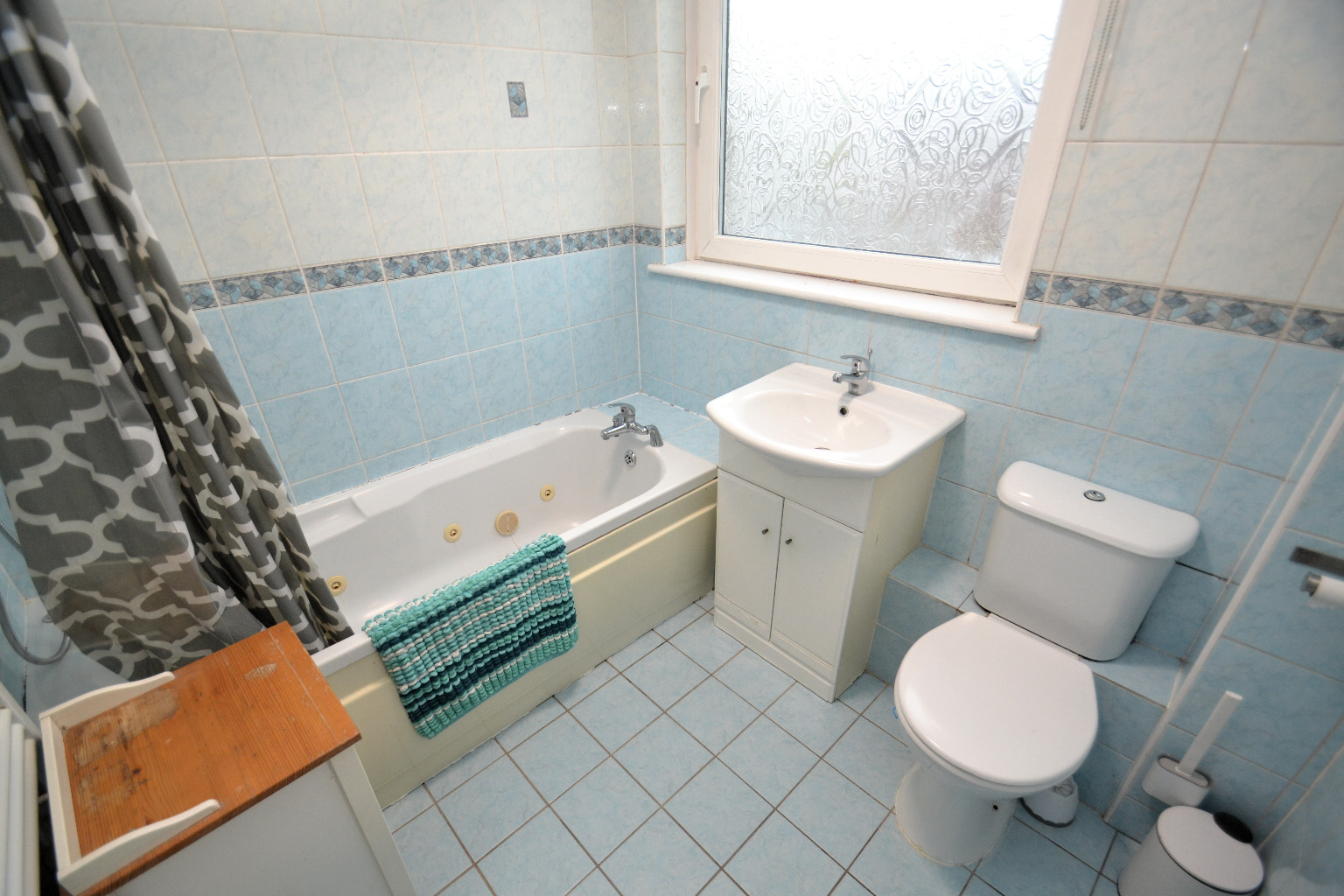 2 bed flat to rent, Eaglesham  - Property Image 13