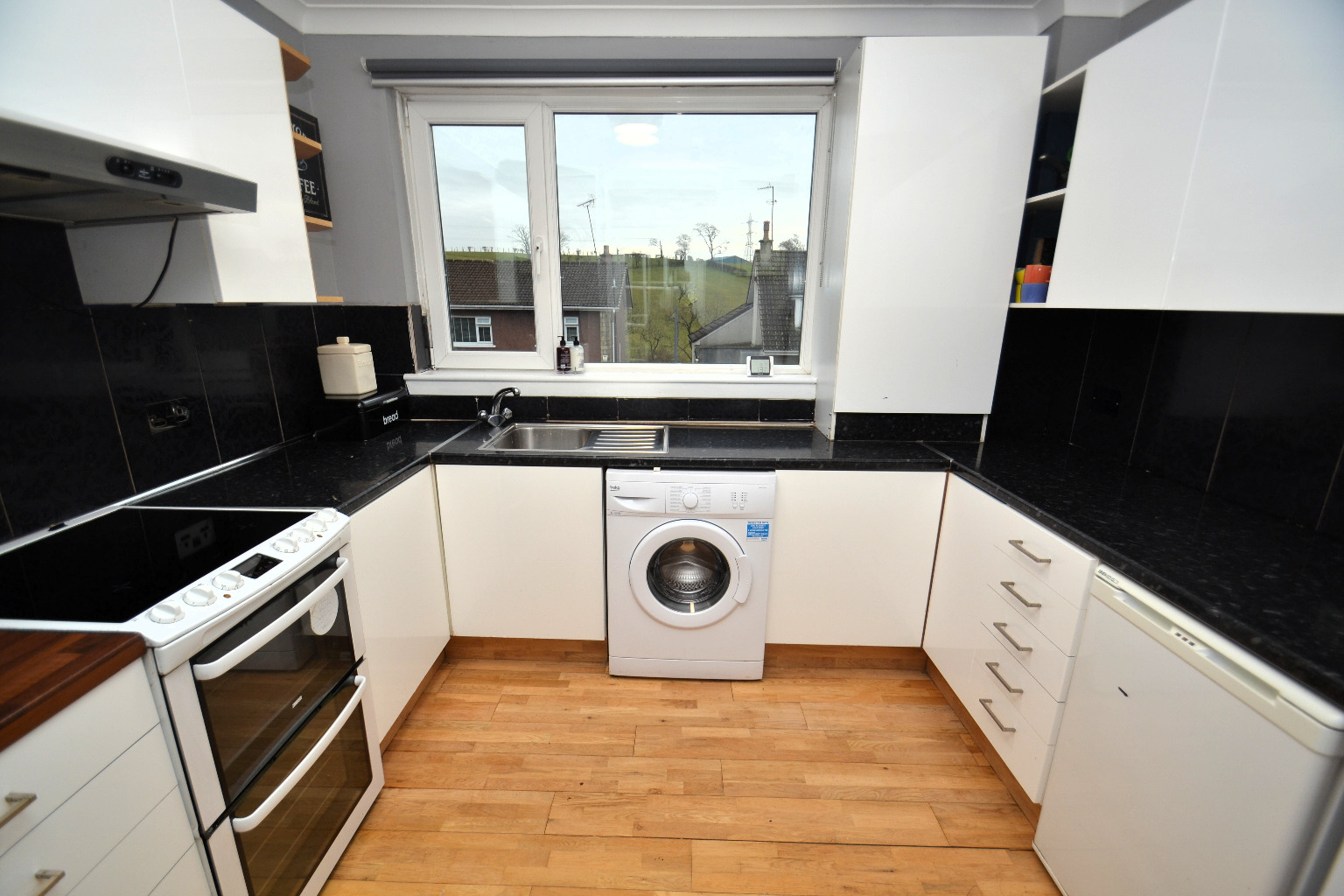 2 bed flat to rent, Eaglesham  - Property Image 9