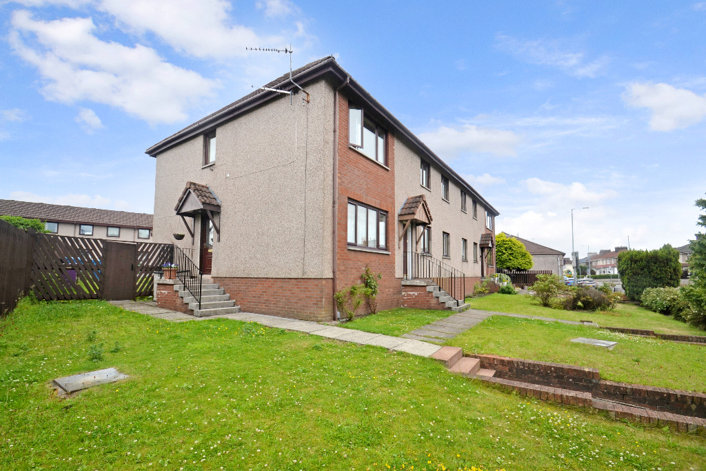3 bed flat to rent in Aikenhead Road, Glasgow  - Property Image 2