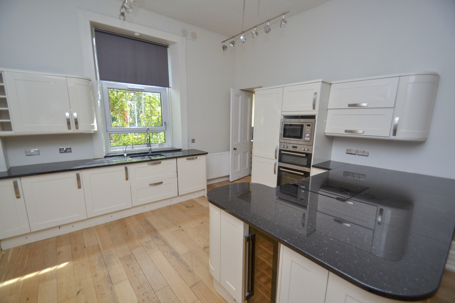 5 bed link detached house for sale in Newark Drive, Glasgow  - Property Image 9