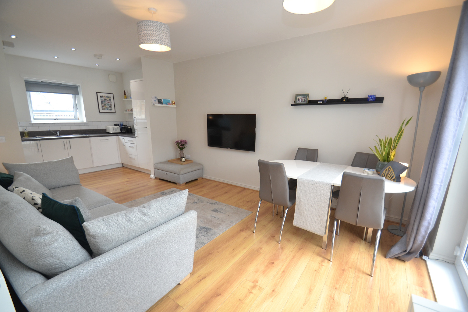 2 bed flat for sale in Pollokshaws Road, Glasgow  - Property Image 2