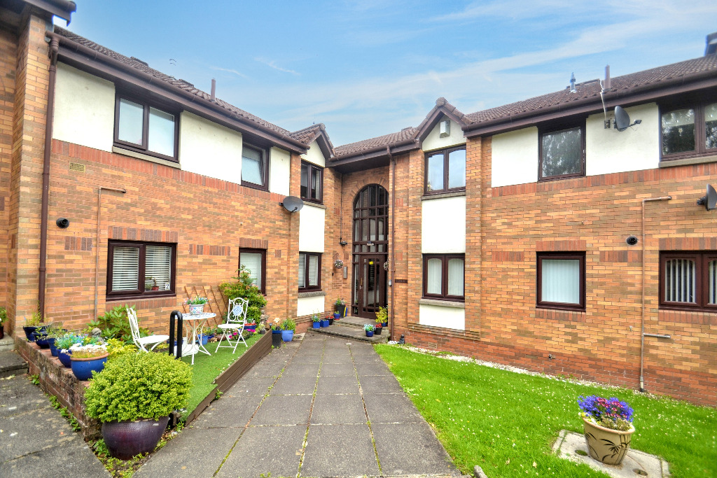 2 bed flat for sale in The Paddock, Glasgow - Property Image 1