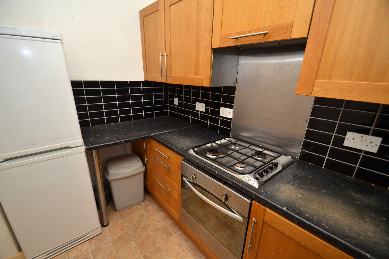 2 bed flat for sale in Waverley Gardens, Glasgow  - Property Image 6