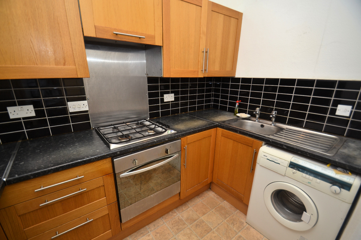 2 bed flat for sale in Waverley Gardens, Glasgow  - Property Image 5