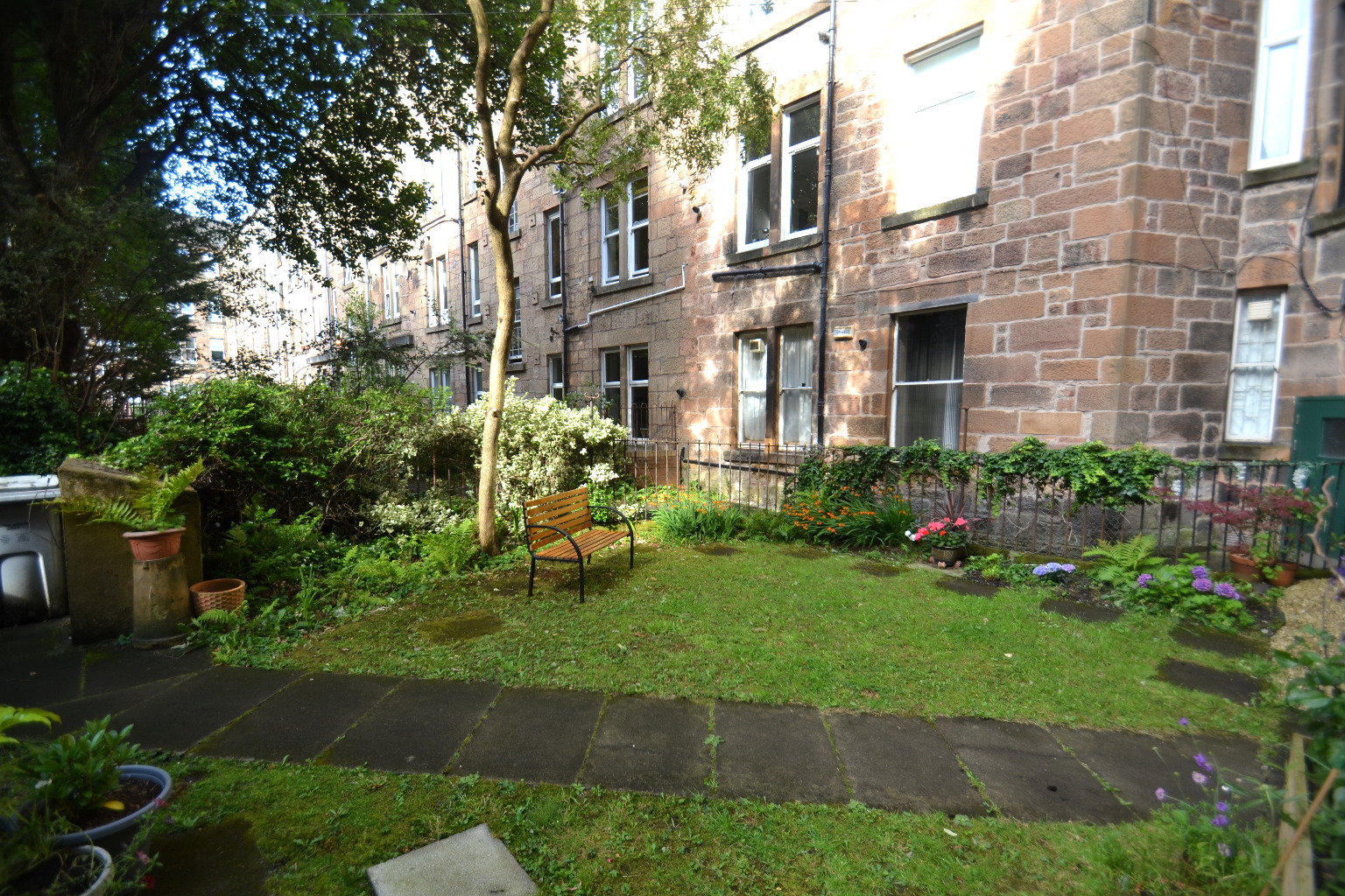 2 bed flat for sale in Waverley Gardens, Glasgow  - Property Image 14