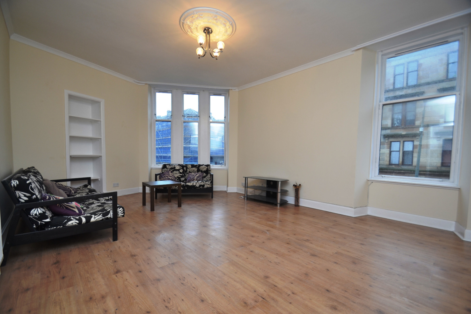 1 bed flat to rent in Cathcart Road, Glasgow - Property Image 1