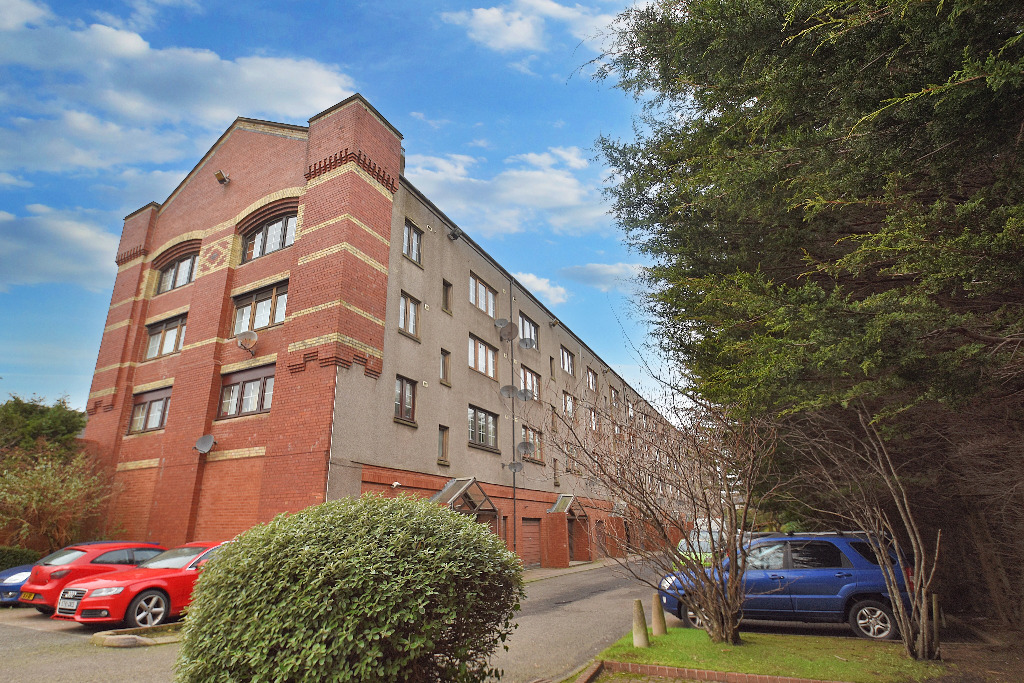 2 bed flat for sale in Inchinnan Road, Paisley  - Property Image 1