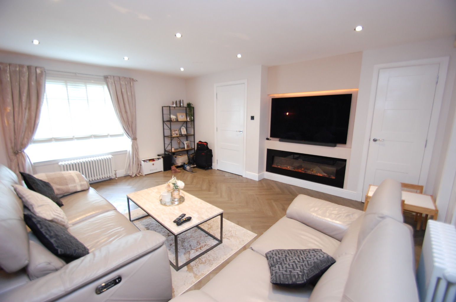 3 bed semi-detached house for sale in Glen Kyle Drive, Glasgow  - Property Image 3