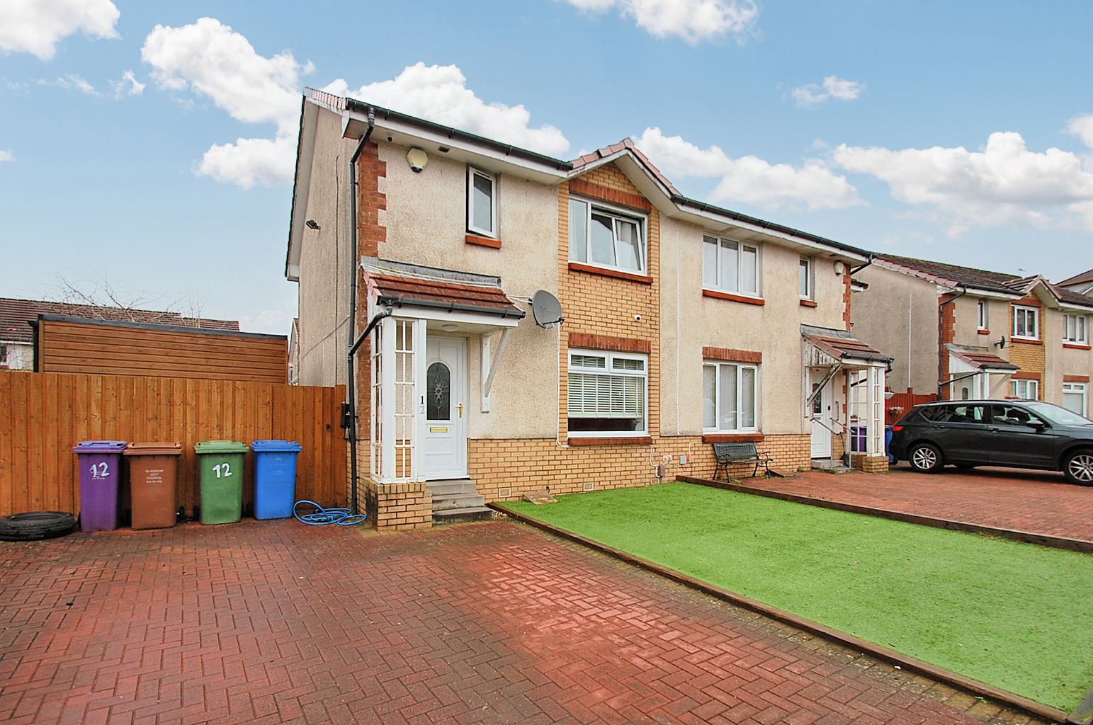 3 bed semi-detached house for sale in Glen Kyle Drive, Glasgow - Property Image 1