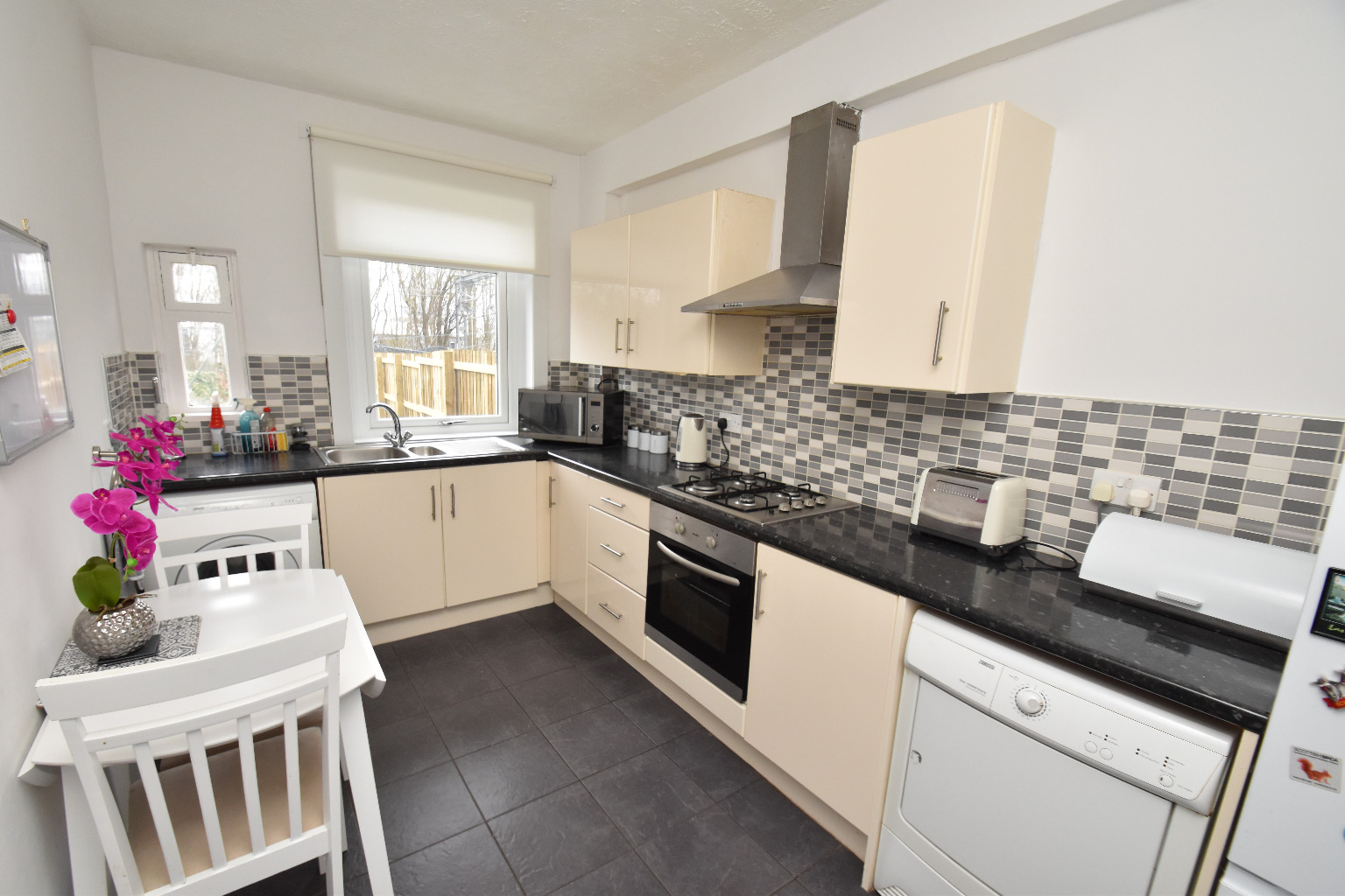 2 bed end of terrace house for sale in Ladykirk Drive, Glasgow  - Property Image 6
