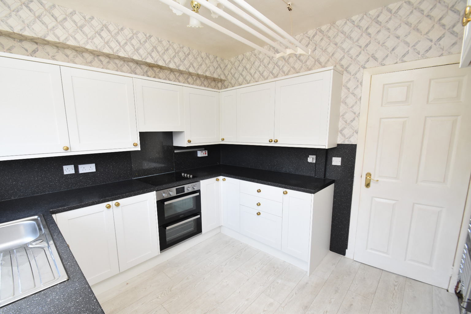 3 bed terraced house for sale in Allanton Drive  - Property Image 5