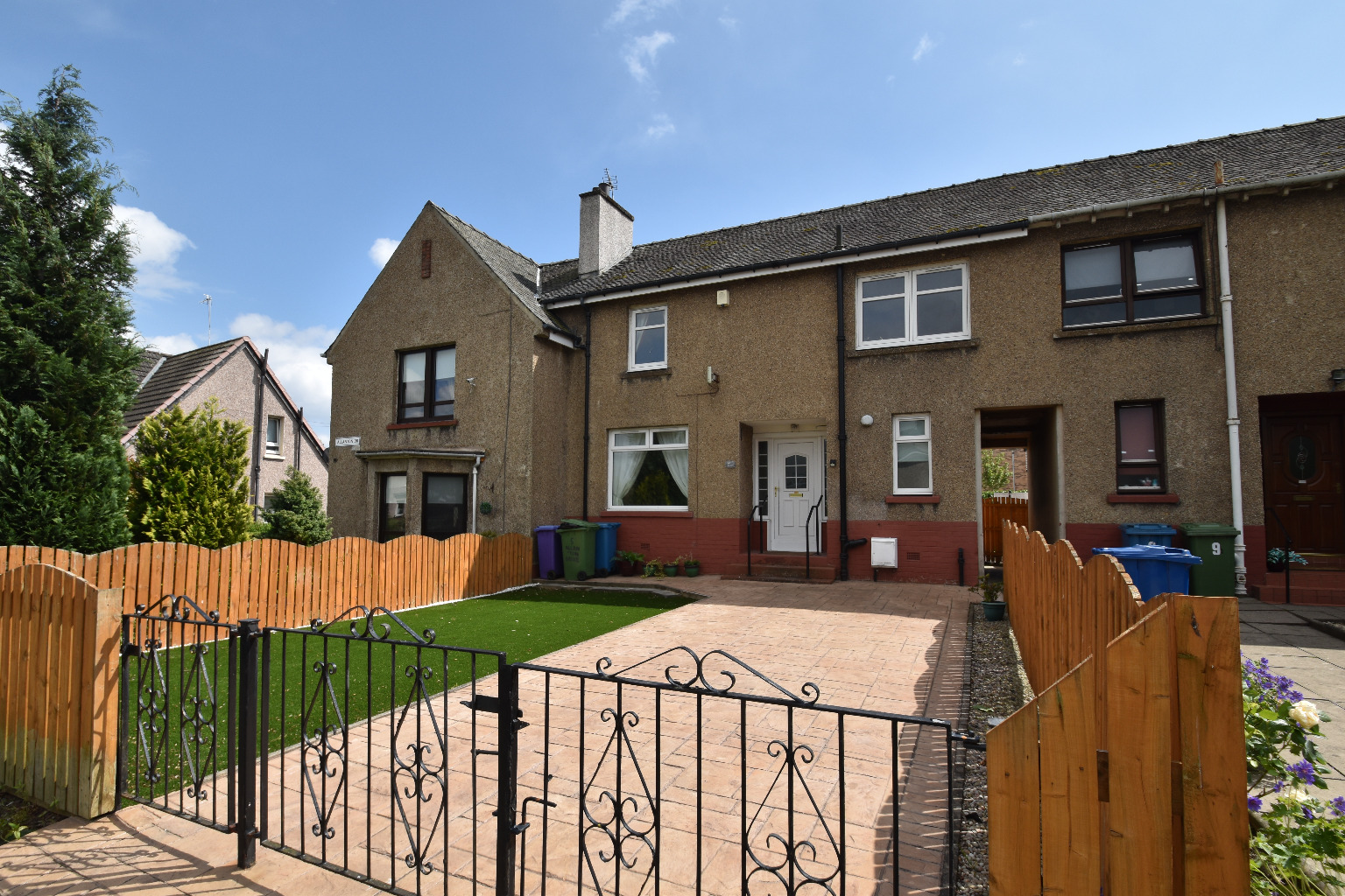 3 bed terraced house for sale in Allanton Drive  - Property Image 1