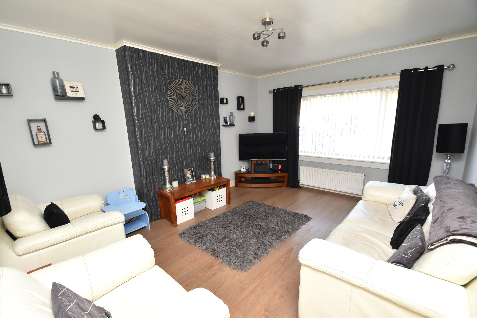 2 bed flat for sale in Linburn Road, Glasgow  - Property Image 2