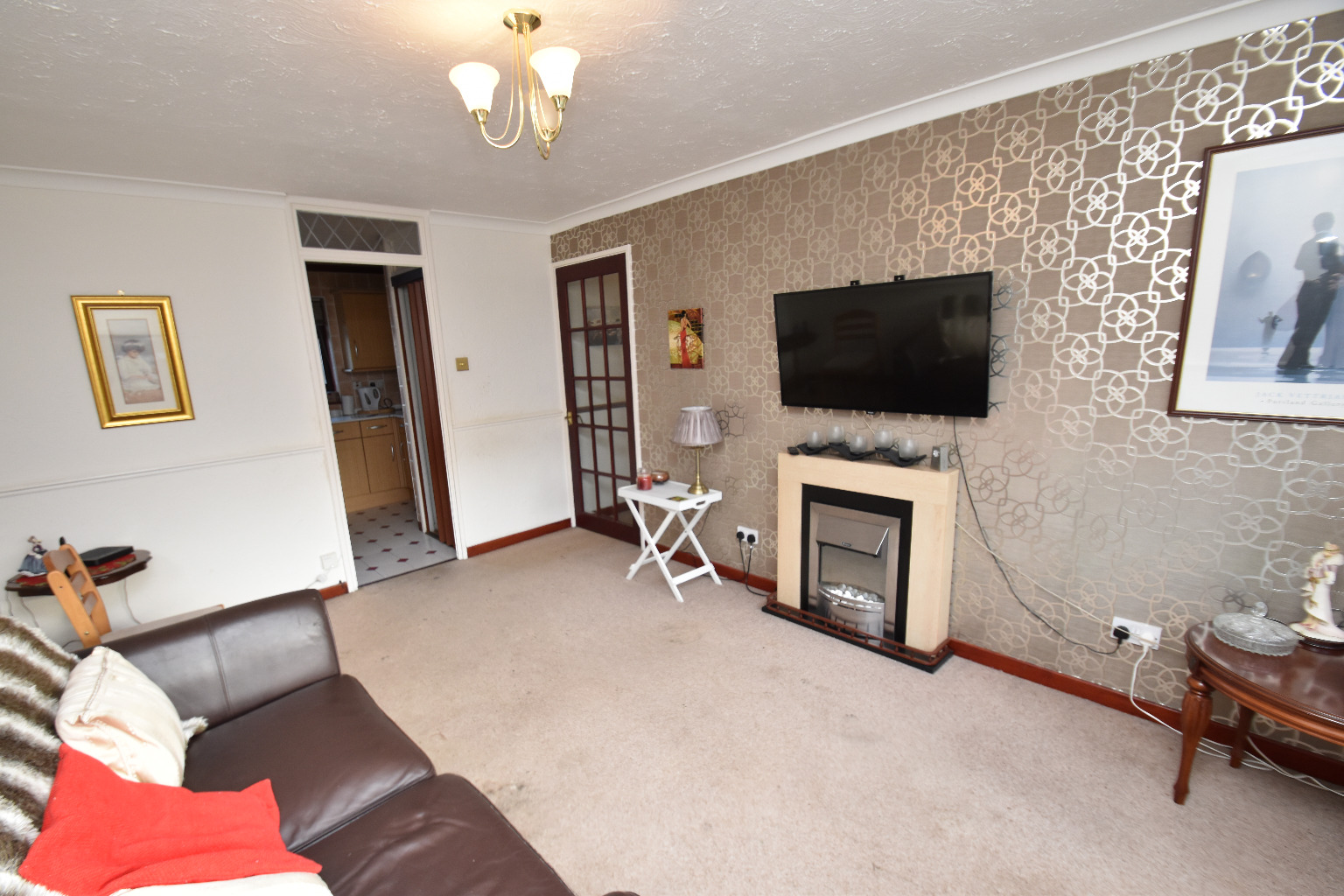 1 bed flat for sale in Maclean Square, Glasgow  - Property Image 3