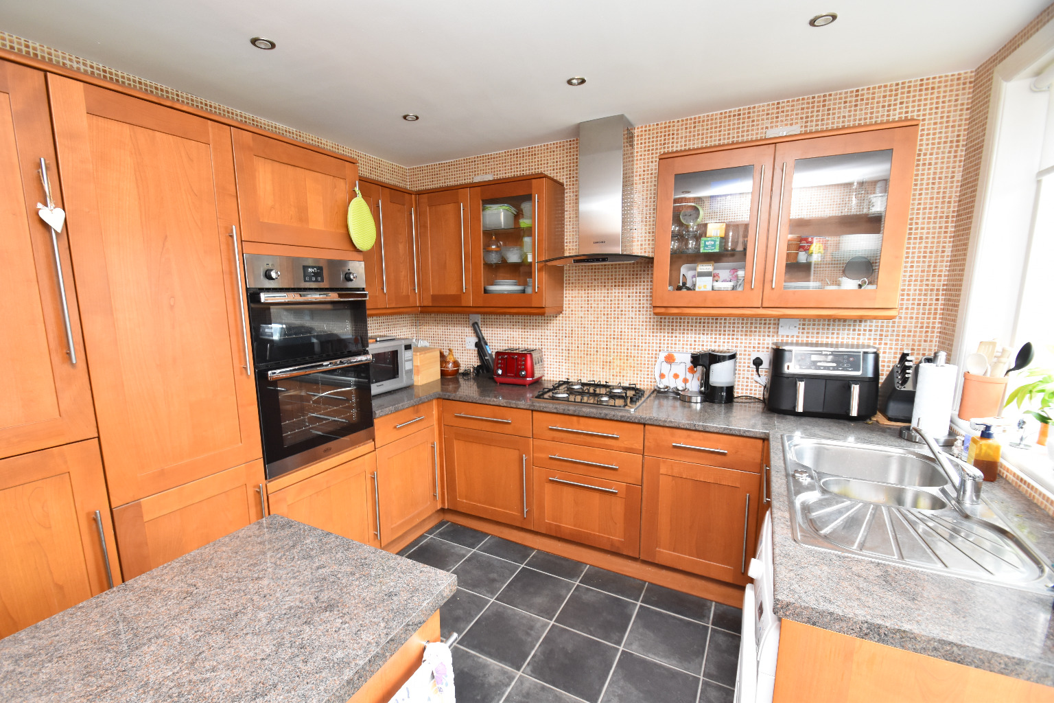 4 bed end of terrace house for sale in Wedderlea Drive, Glasgow  - Property Image 6