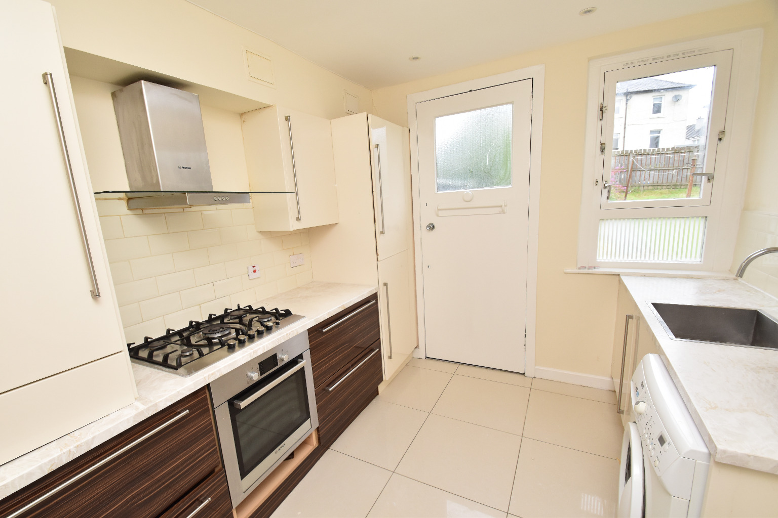 2 bed flat for sale in Kirkton Avenue, Glasgow  - Property Image 5