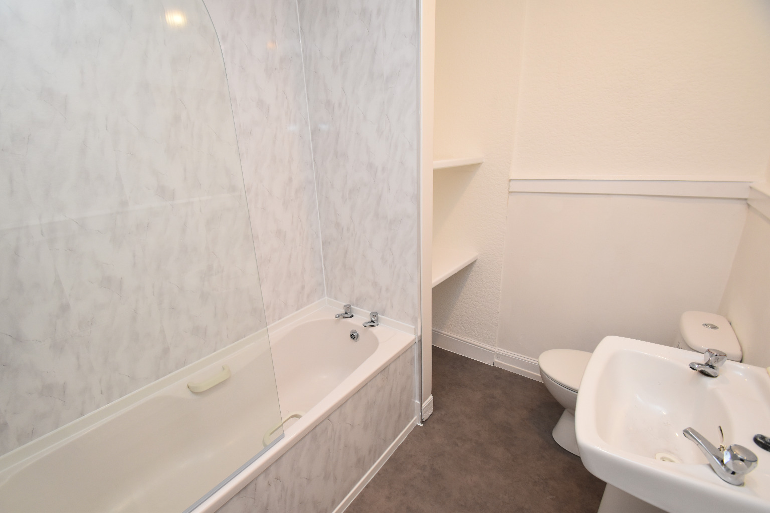 2 bed flat for sale in Paisley Road West  - Property Image 11