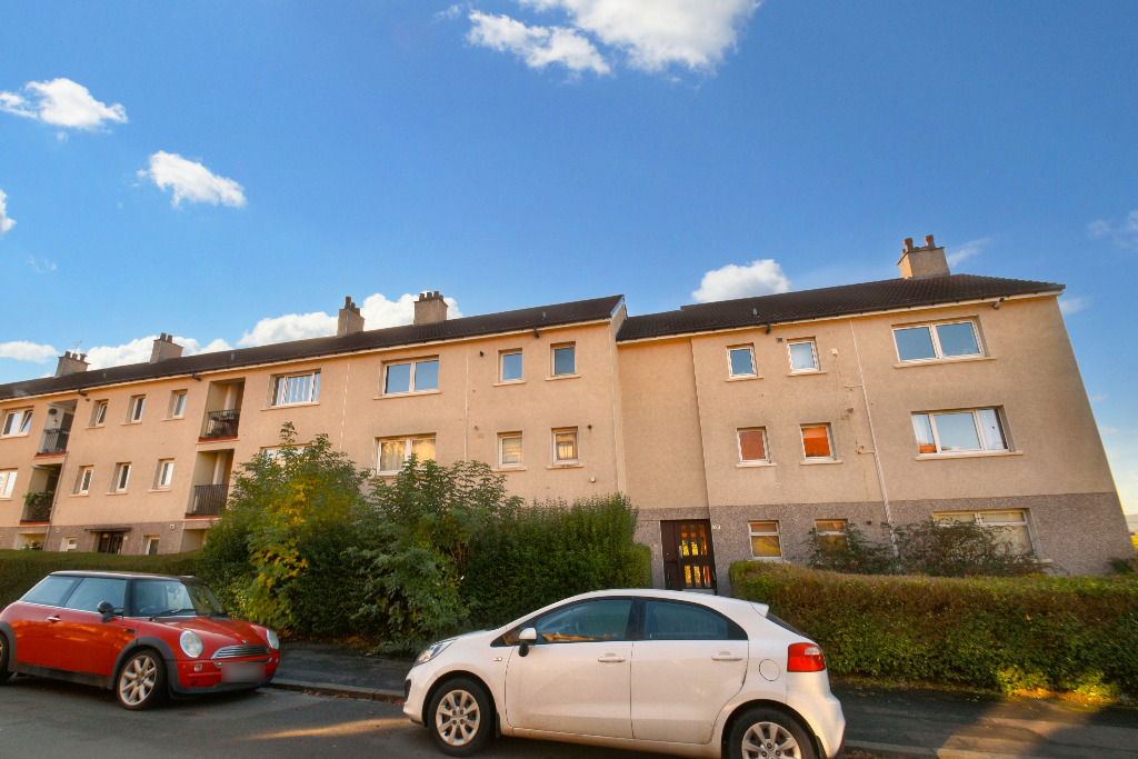 3 bed flat for sale in Wedderlea Drive, Glasgow  - Property Image 1