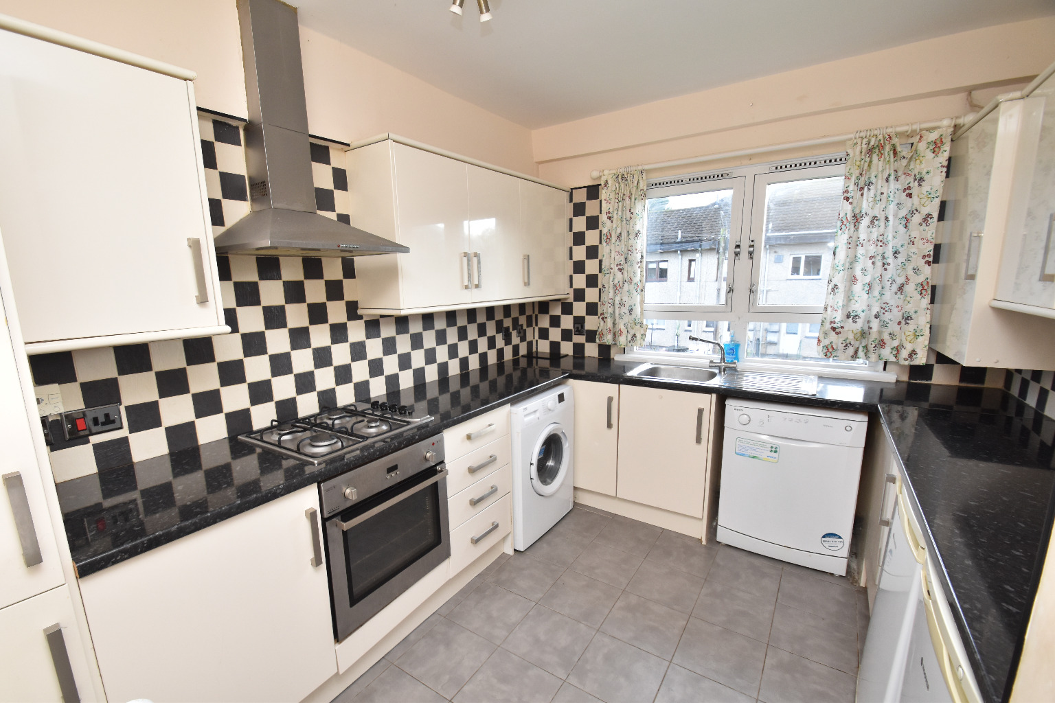 3 bed flat for sale in Moulin Terrace, Glasgow  - Property Image 5